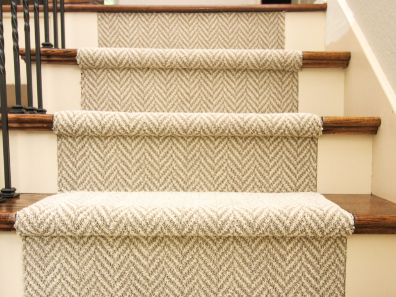 Elegant Carpeted Staircase Design